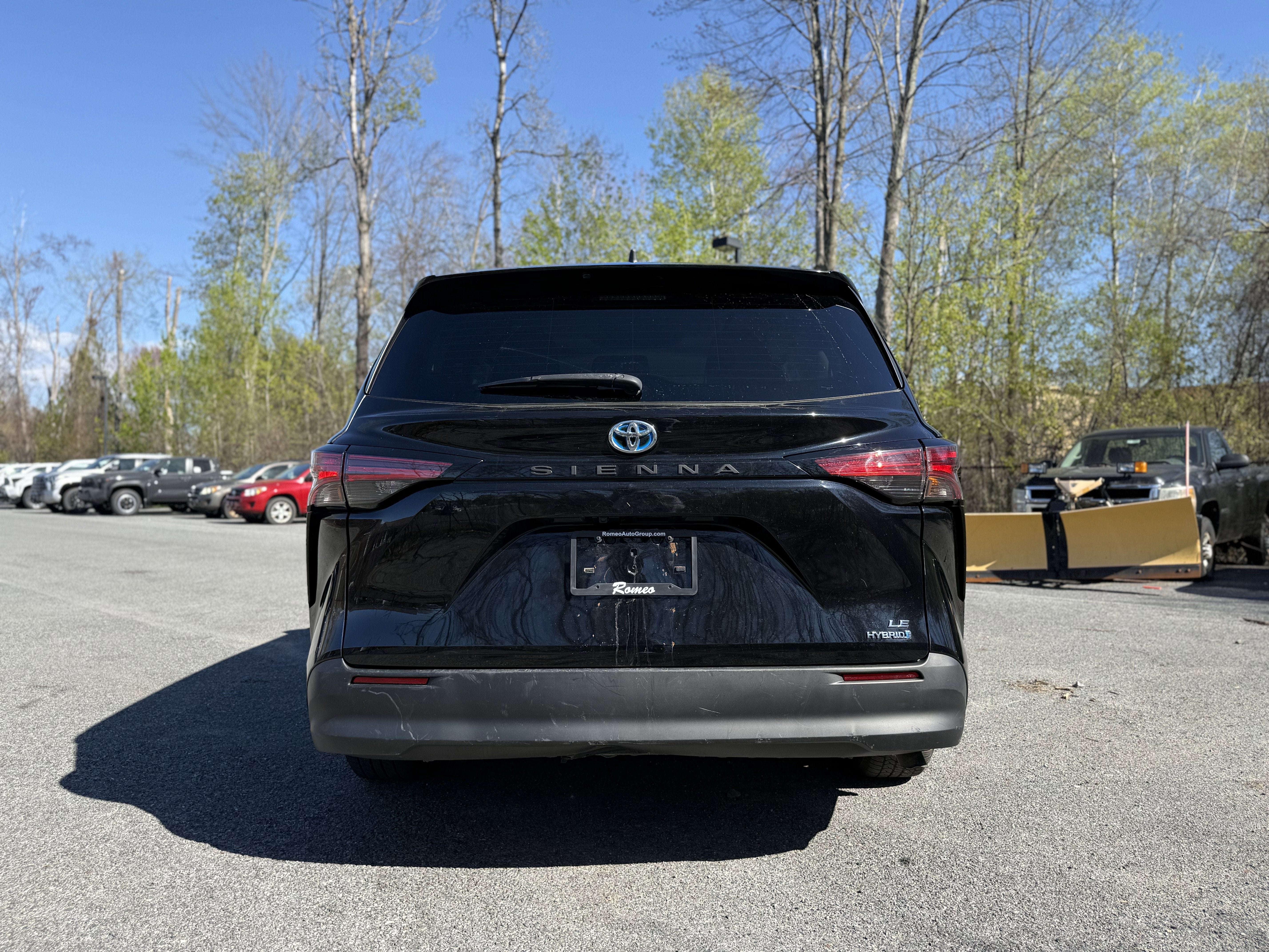 2022 Toyota Sienna LE 8 Passenger