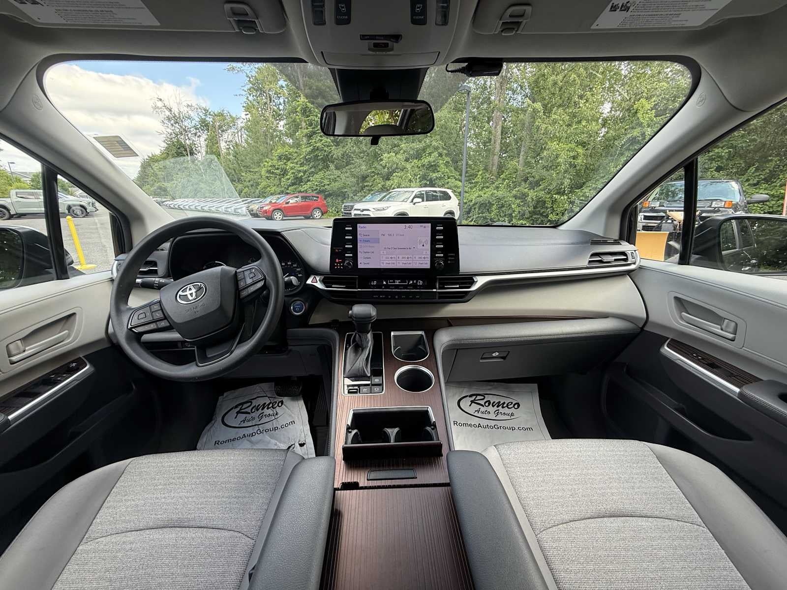 2022 Toyota Sienna LE