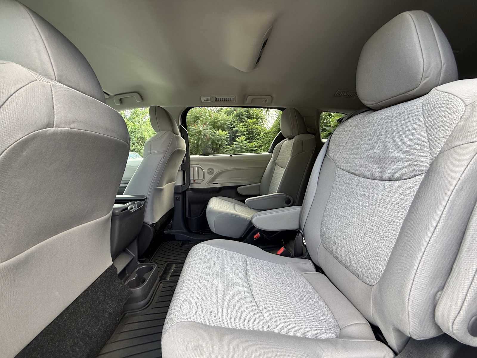 2022 Toyota Sienna LE