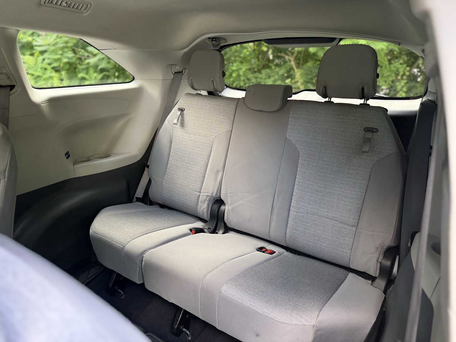 2022 Toyota Sienna LE
