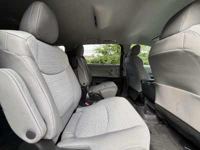 2022 Toyota Sienna LE