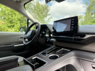 2022 Toyota Sienna LE