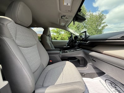 2022 Toyota Sienna LE 8 Passenger
