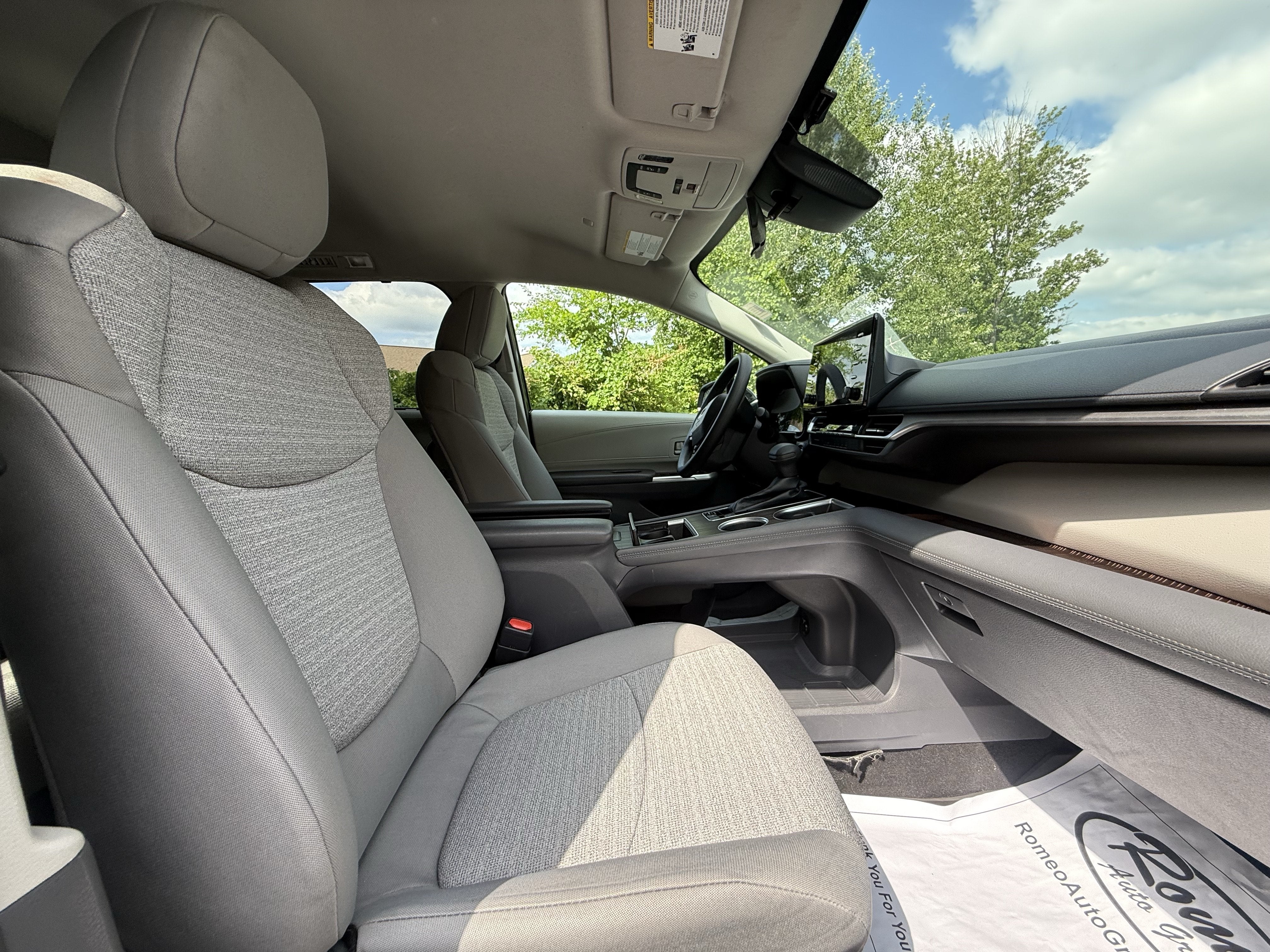 2022 Toyota Sienna LE 8 Passenger