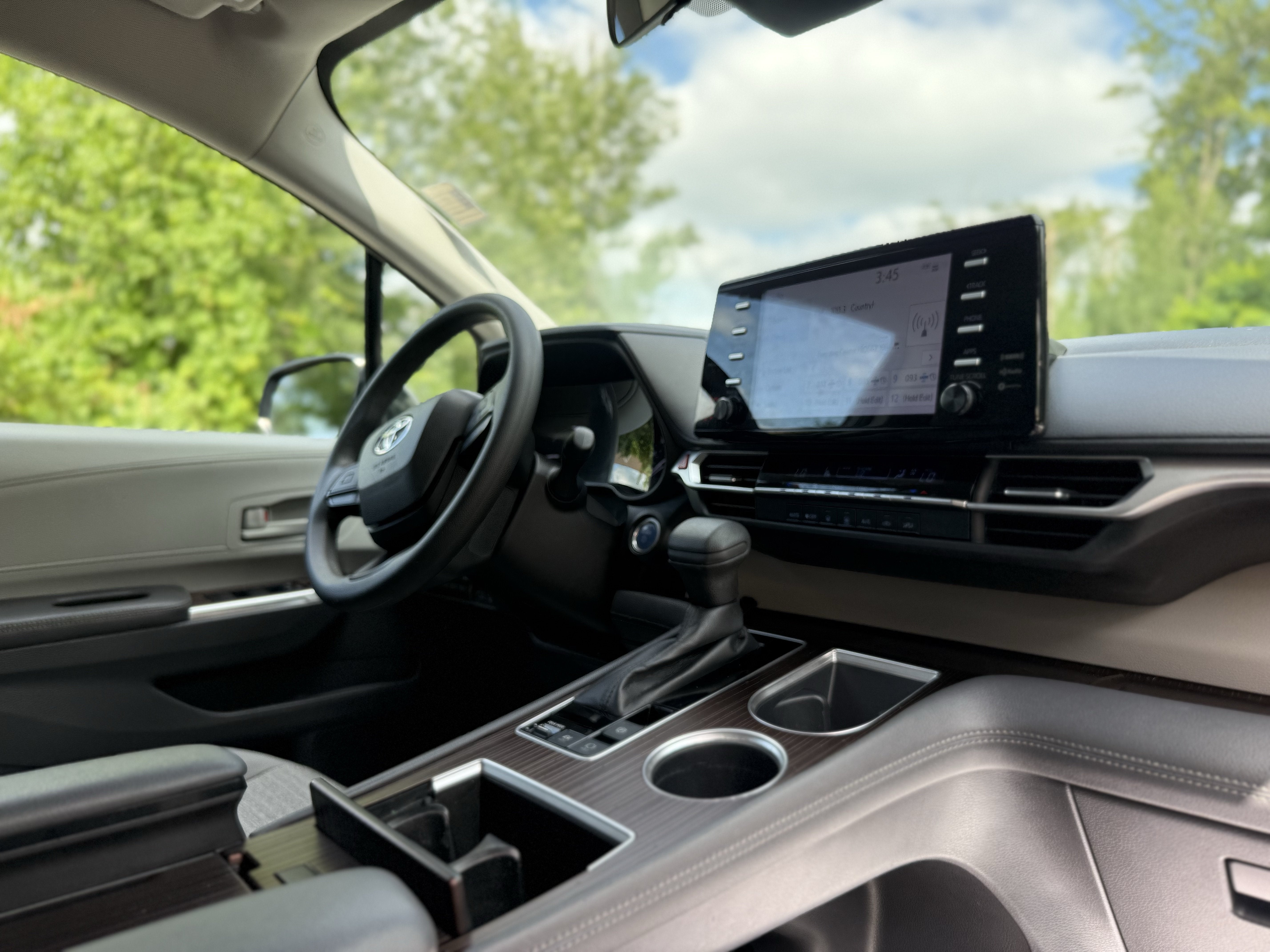 2022 Toyota Sienna LE 8 Passenger