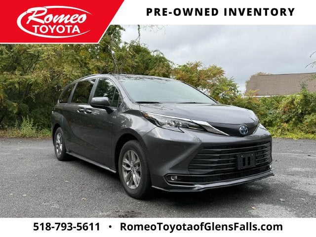 2025 Toyota Sienna XLE 8 Passenger