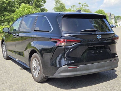 2025 Toyota Sienna XLE 8 Passenger