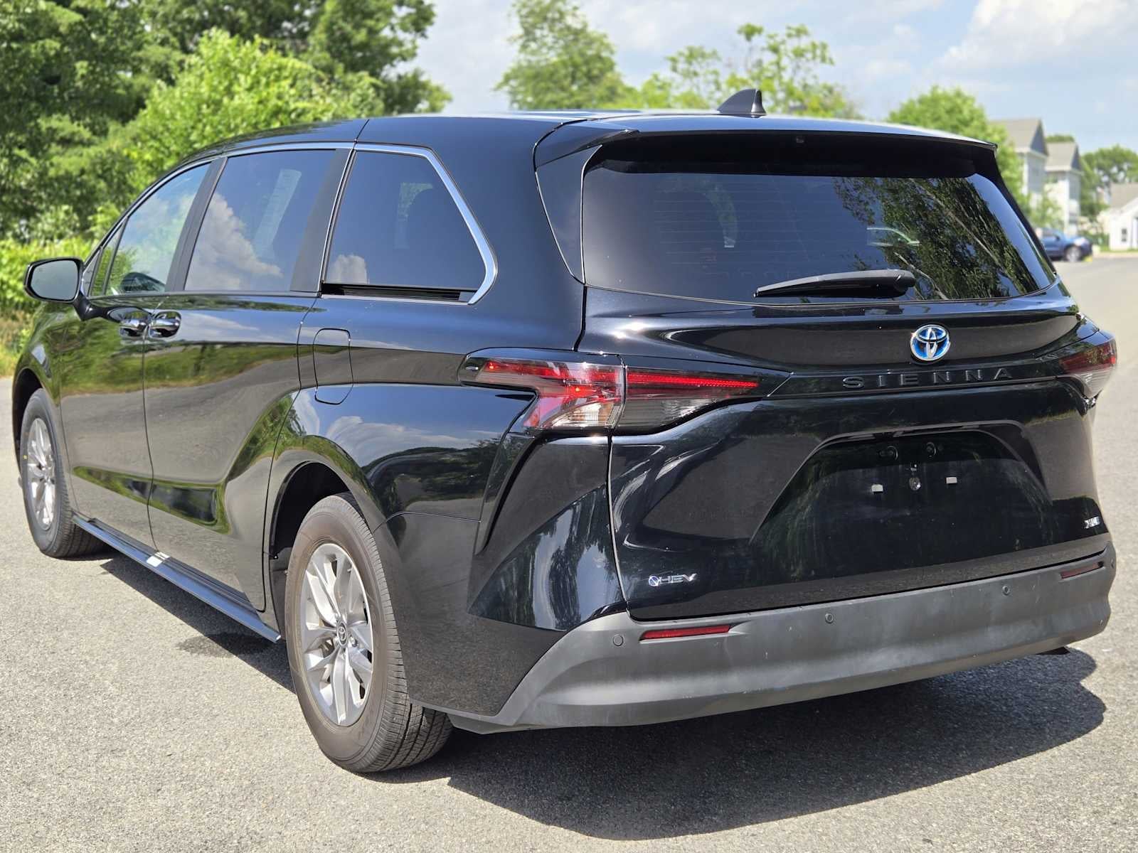 2025 Toyota Sienna XLE 8 Passenger