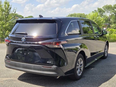 2025 Toyota Sienna XLE 8 Passenger