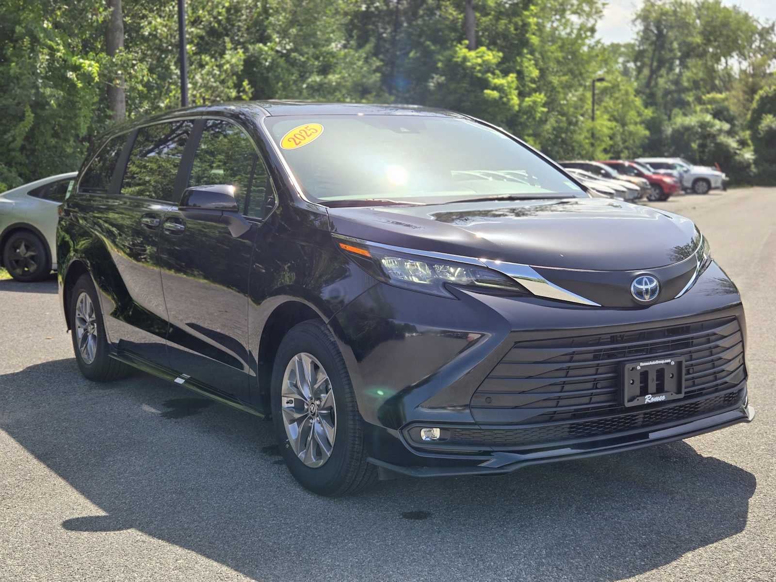 2025 Toyota Sienna XLE 8 Passenger