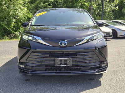 2025 Toyota Sienna XLE 8 Passenger