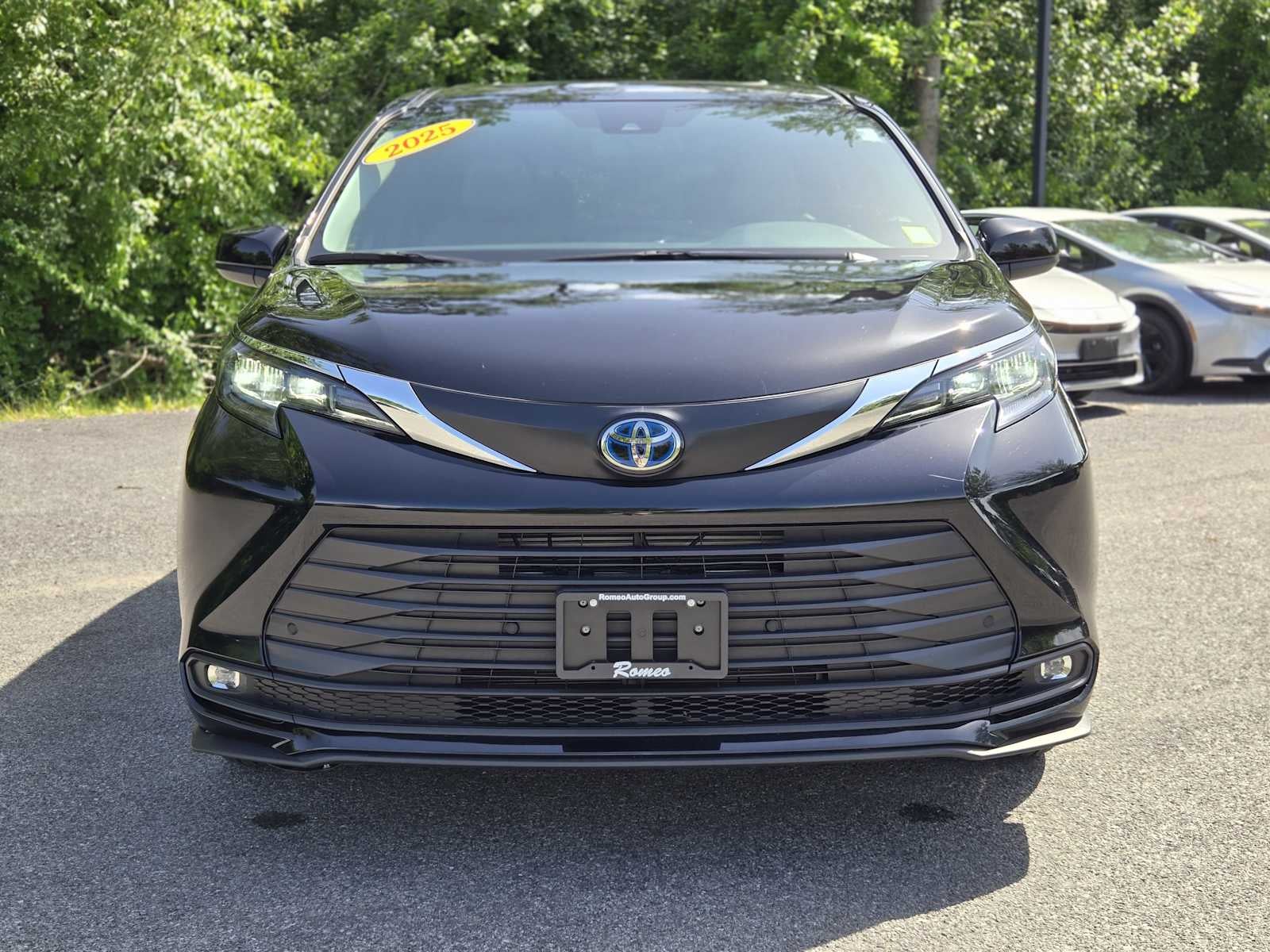 2025 Toyota Sienna XLE 8 Passenger