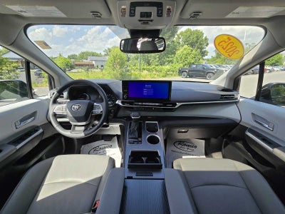 2025 Toyota Sienna XLE 8 Passenger