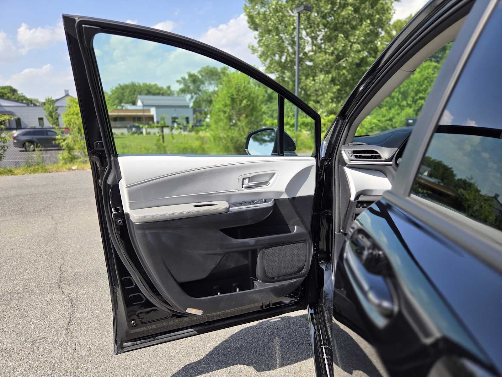 2025 Toyota Sienna XLE 8 Passenger