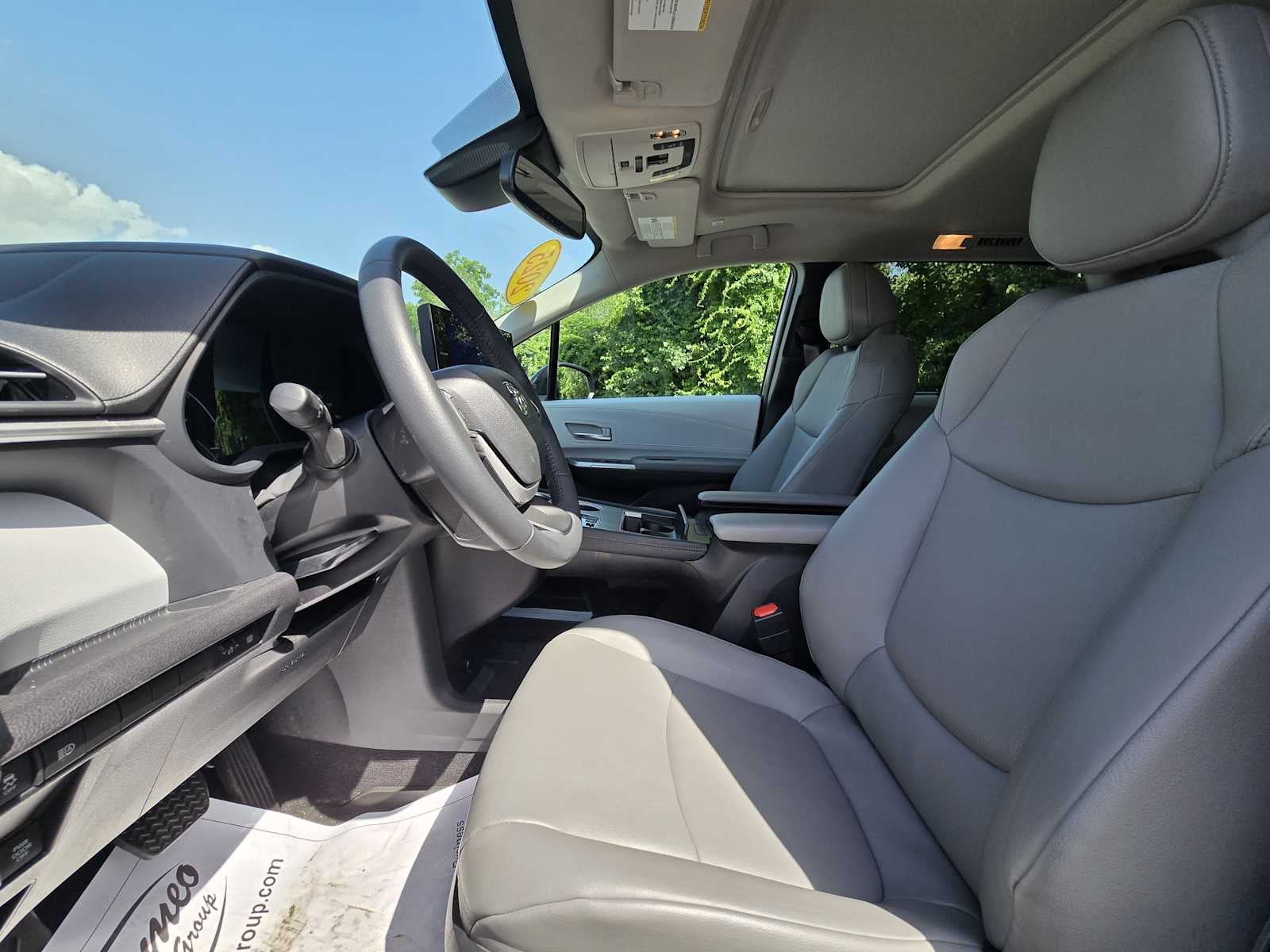 2025 Toyota Sienna XLE 8 Passenger