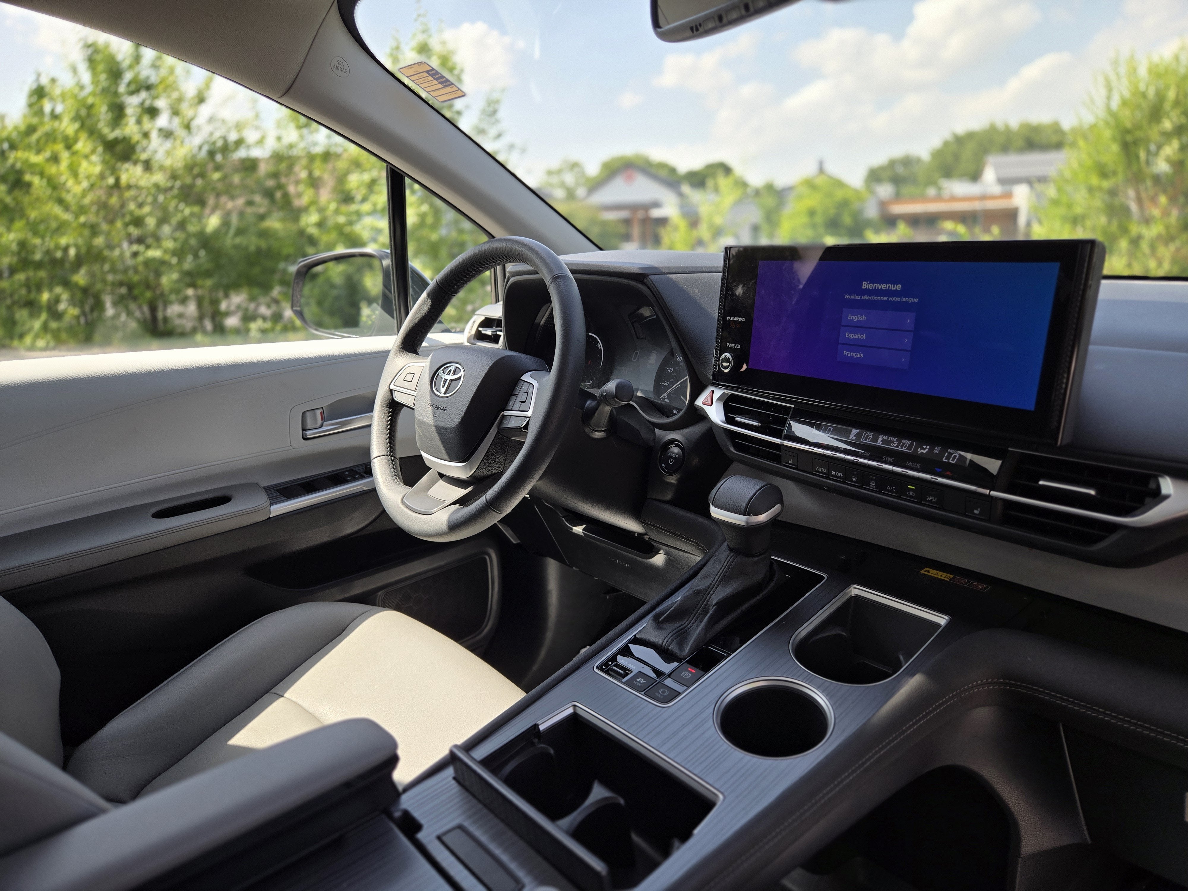 2025 Toyota Sienna XLE 8 Passenger