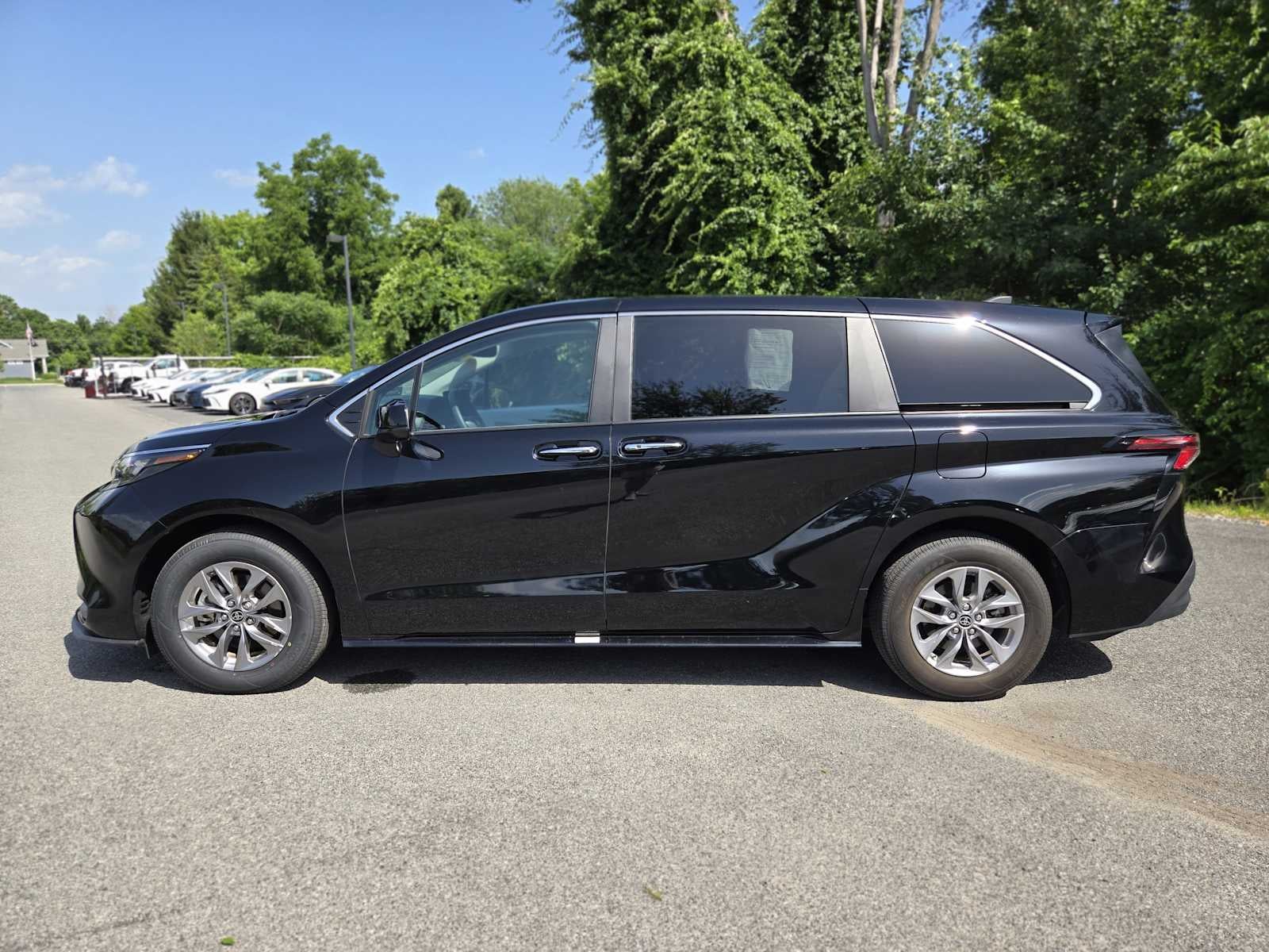 2025 Toyota Sienna XLE 8 Passenger
