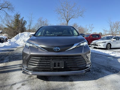 2023 Toyota Sienna XLE