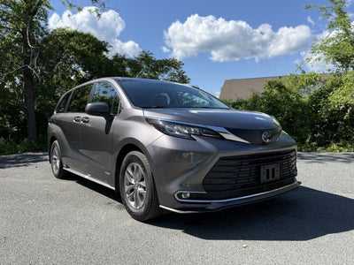 2021 Toyota Sienna XLE 7 Passenger