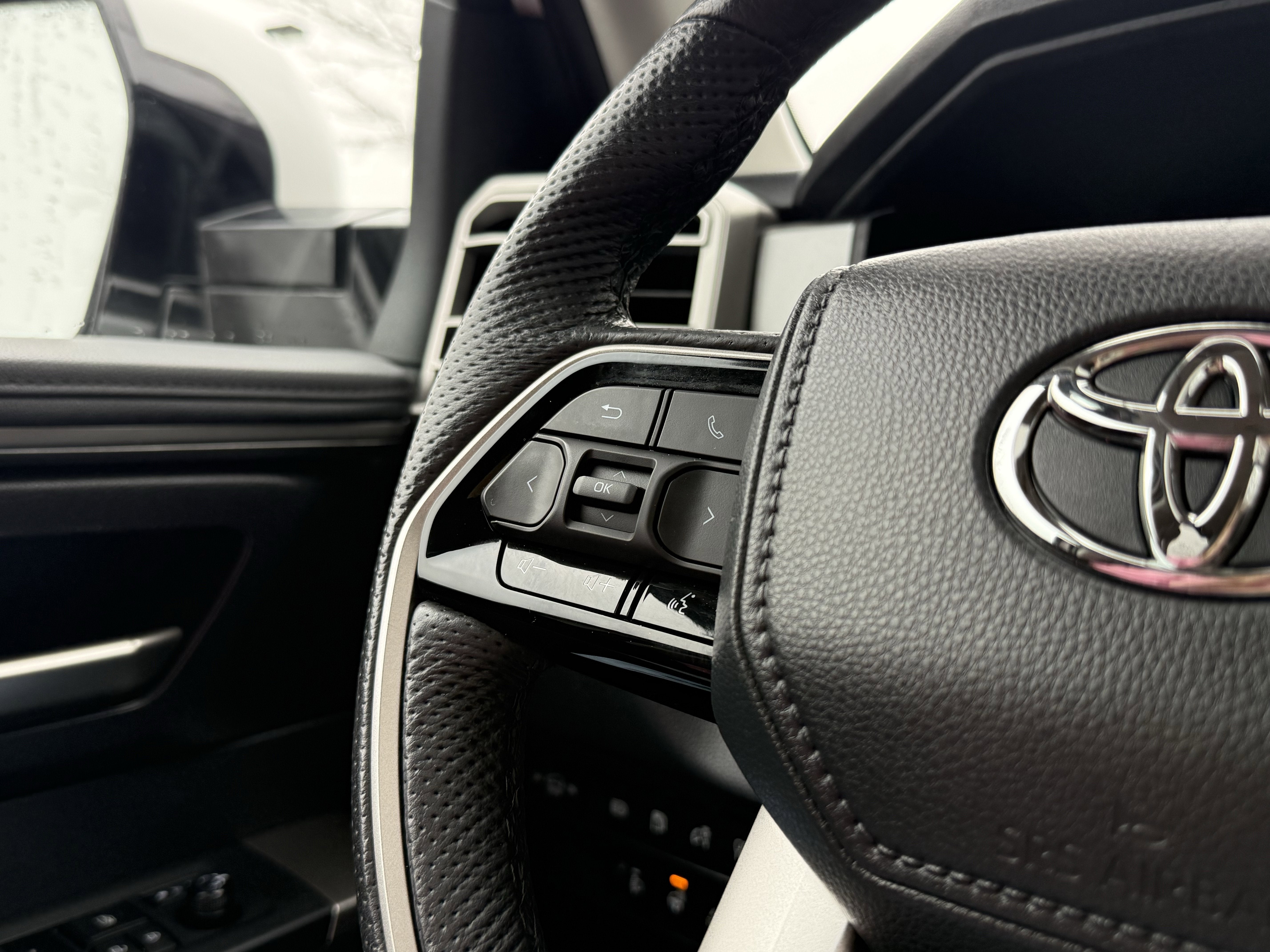 2024 Toyota Sequoia SR5