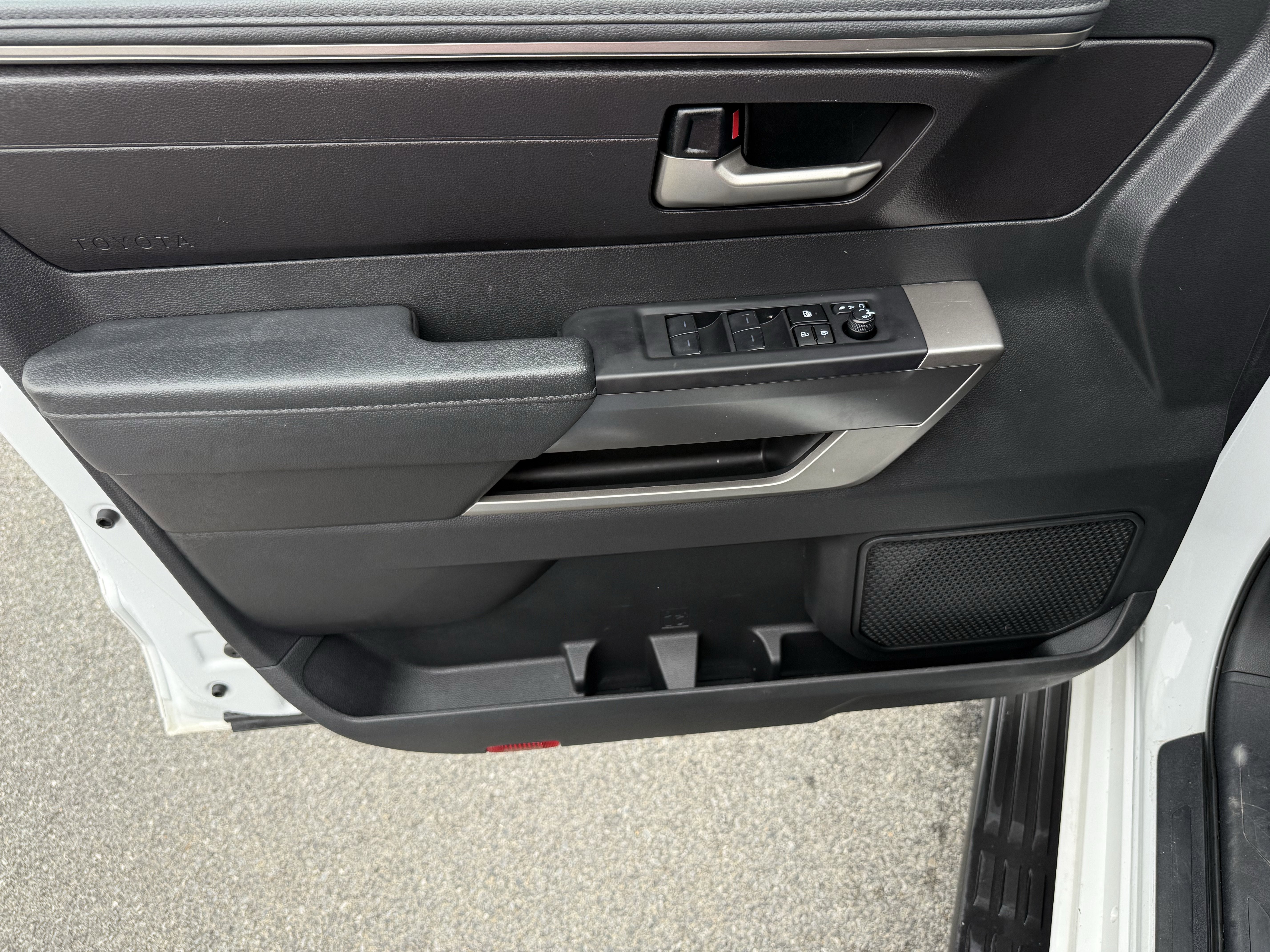 2024 Toyota Sequoia SR5