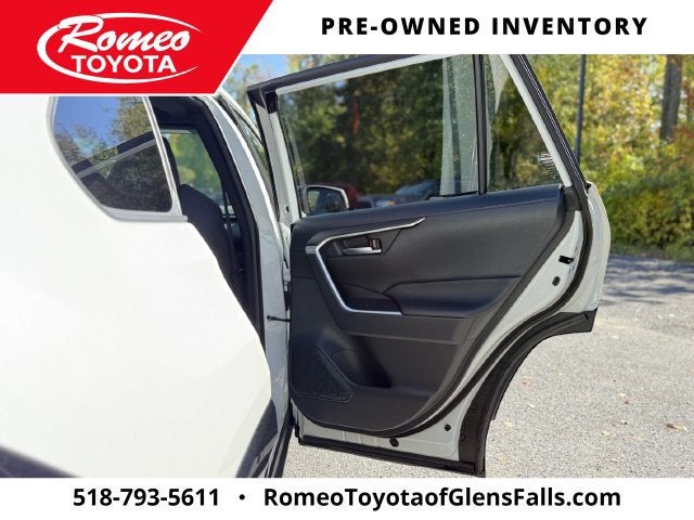 2023 Toyota RAV4 Hybrid SE