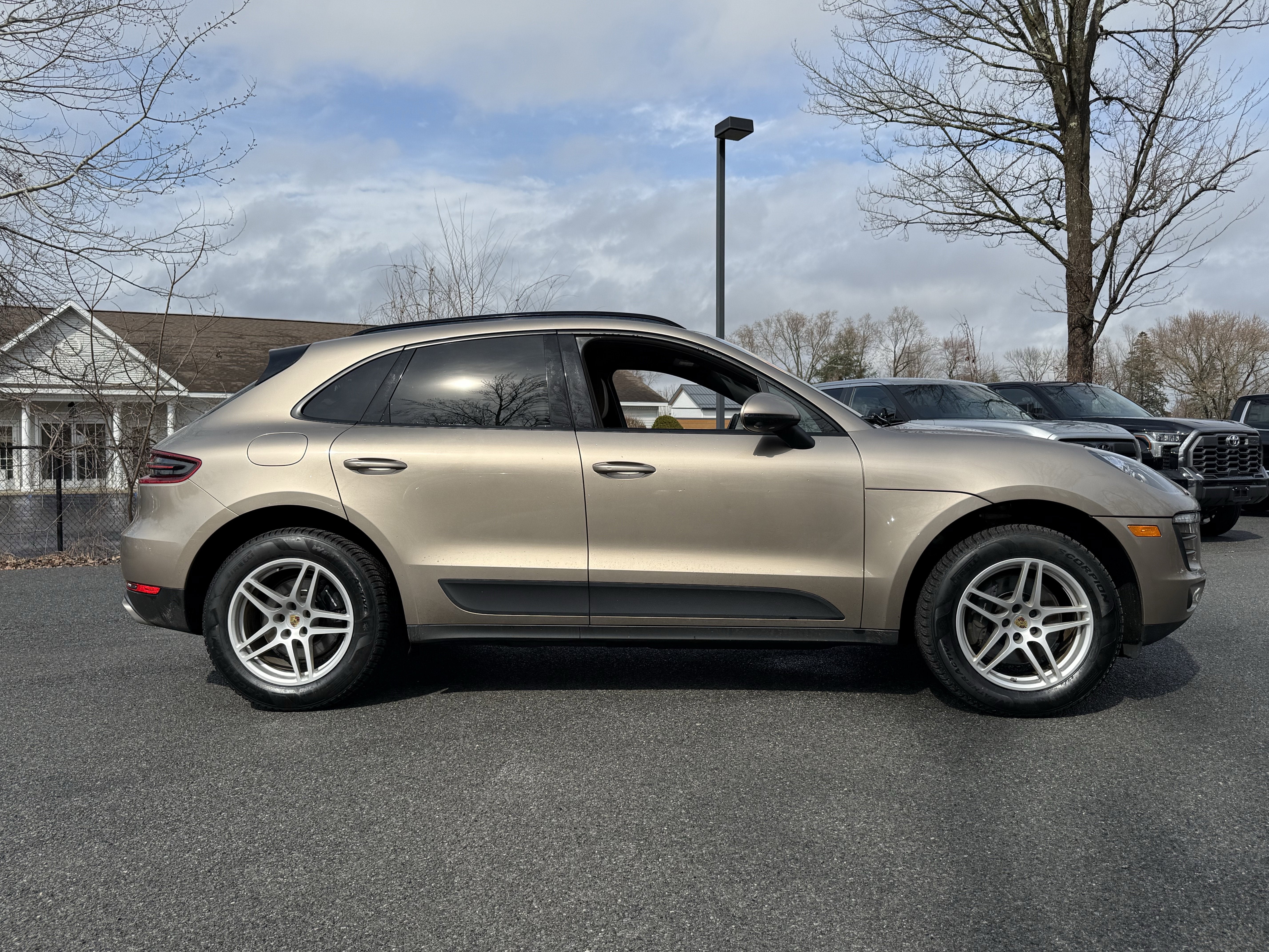 2017 Porsche Macan Base