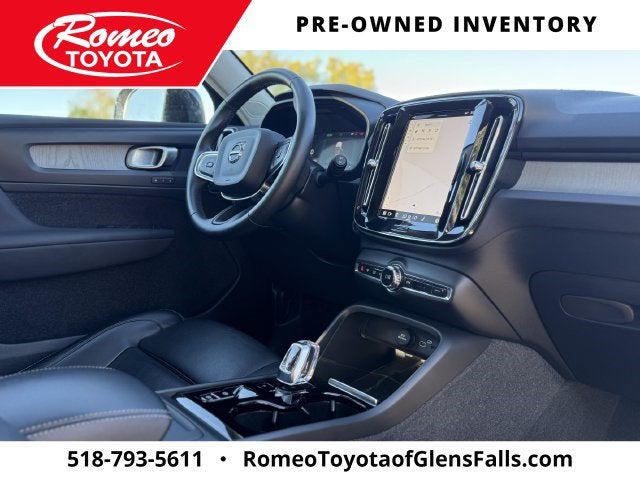 2024 Volvo XC40 B5 Plus Dark Theme